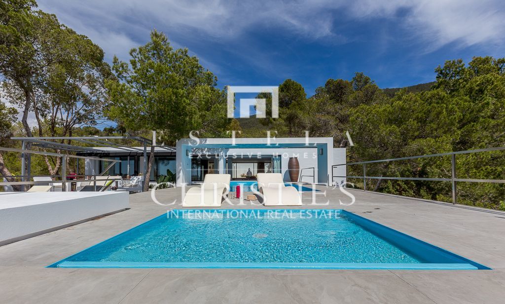 Villa Cala Vadella a luxury βίλες / μονοκατοικίες for sale in Cala Vadella Ιμπιζα